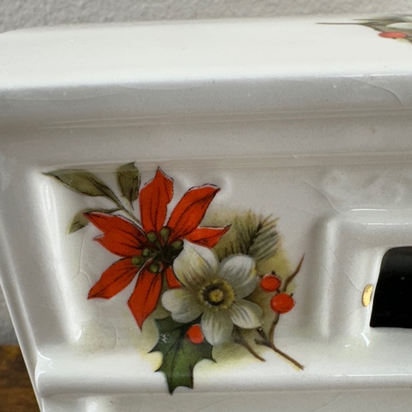 Vtg Fuji Japan Music Box, Upright Porcelain Panted Flowers, 22K Gold Accents - Picture 3 of 9